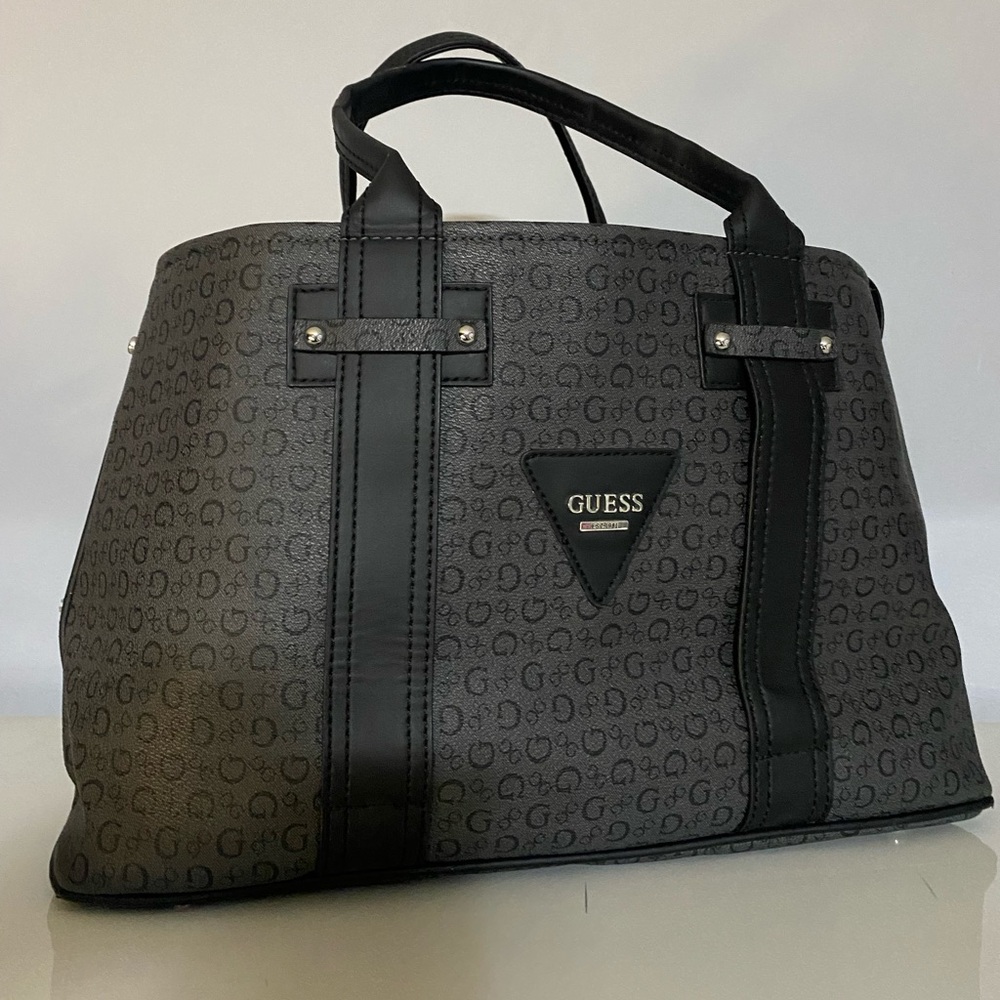 LIKE NEW Guess purse bag